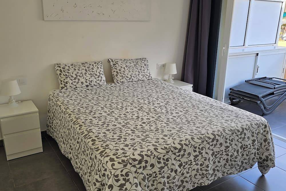 Entire apartment, 2-bedroom apartment air-conditioned Free Wifi Mareverde in San Eugenio Alto, Adeje