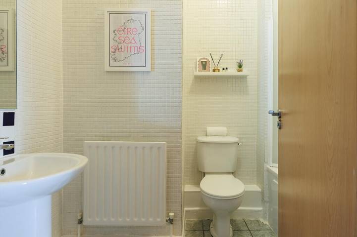 Entire apartment, Guestready - Modern Docklands retreat in Dublin in Dublin, County Dublin