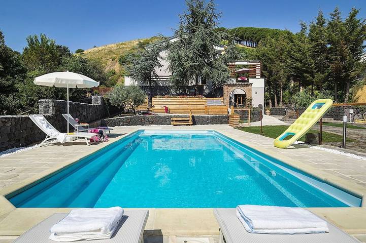 Villa pour 11 personnes, avec terrasse et jardin - 1