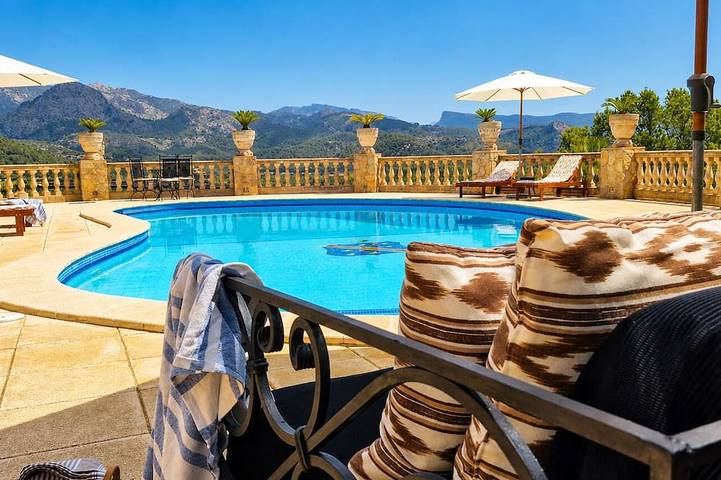 Villa für 8 Personen, mit Pool und Garten sowie Balkon - 1
