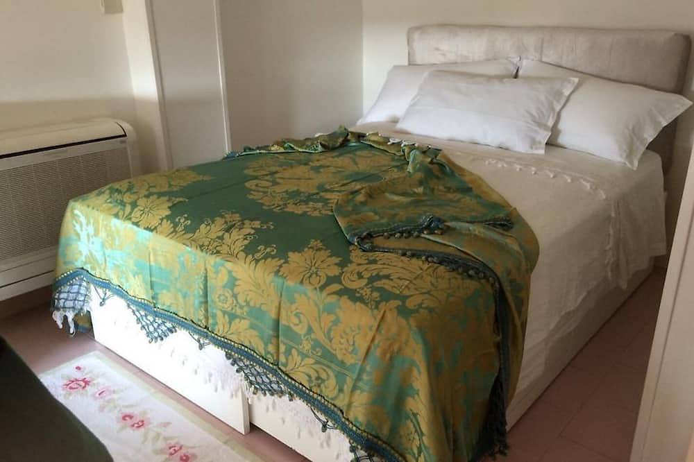 Appartement entier, Home Manfredi: Studio apartments and rooms with free parking and a kitchen. in Battipaglia, Province de Salerne