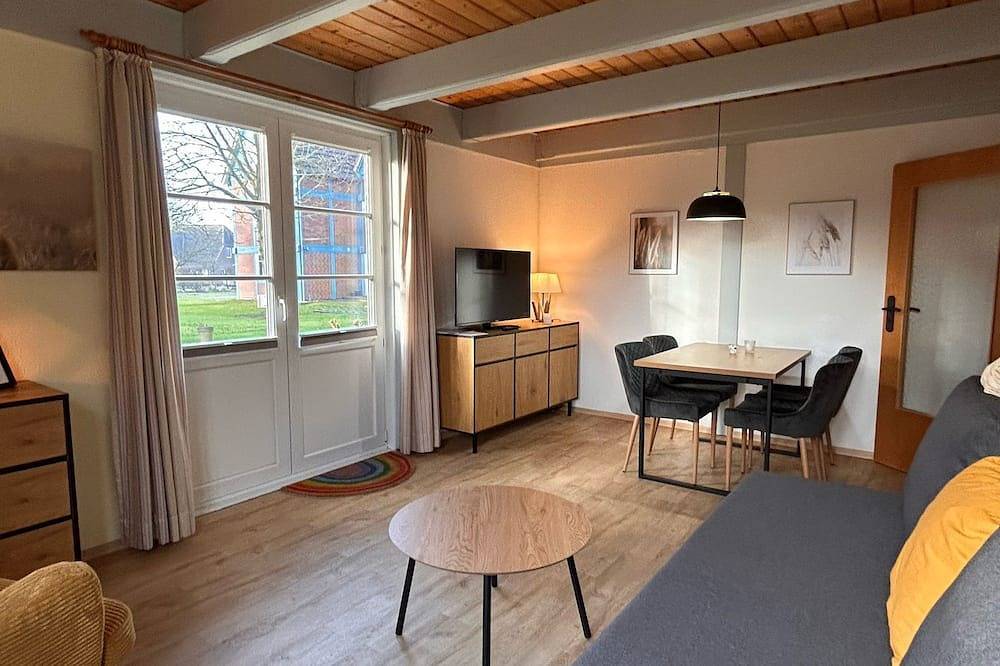 Ganze Wohnung, Entspannte Ferienwohnung „Haus Möwe“ direkt am Meer auf Pellworm! in Tammensiel, Pellworm