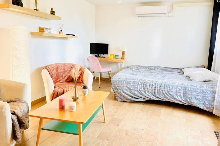 Gîte pour 2 personnes, avec terrasse ainsi que vue et jardin à Claye-Souilly - 2