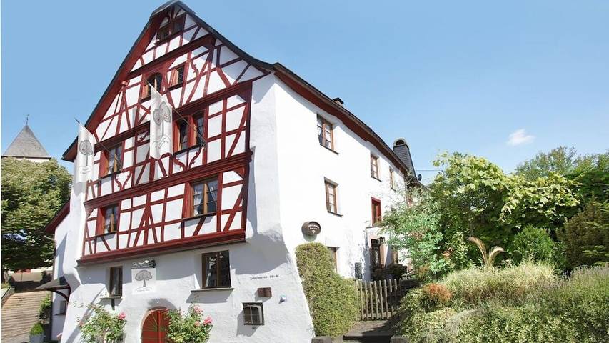 Ferienhaus für 14 Personen, mit Garten und Sauna sowie Terrasse, mit Haustier in Bullay