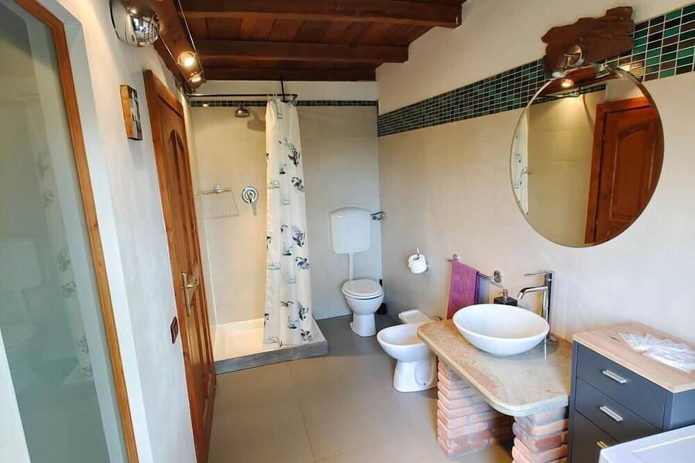 Apartamento inteiro, Renovado Apartamento em casa de pedra \"velha casa\" velha, com piscina, sauna e jardim in San Benedetto Val di Sambro, Bolonha (província)
