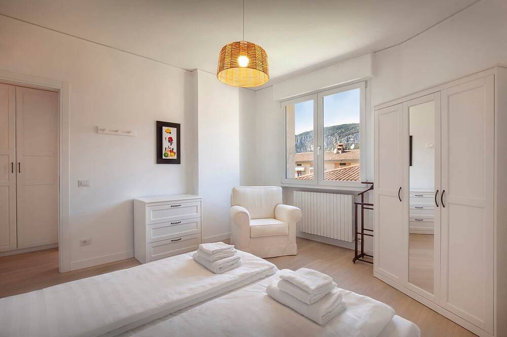 Ganze Wohnung, Residenza Ca' Bianca - Nur wenige Schritte zum See in Garda, Gardasee-Berge