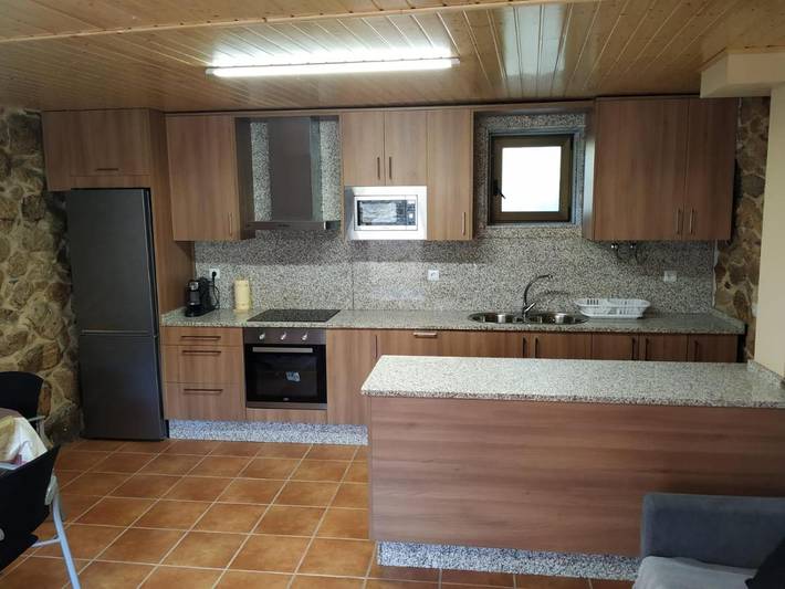 Location de vacances pour 10 personnes, avec balcon et vue à Baltar (homonymie)