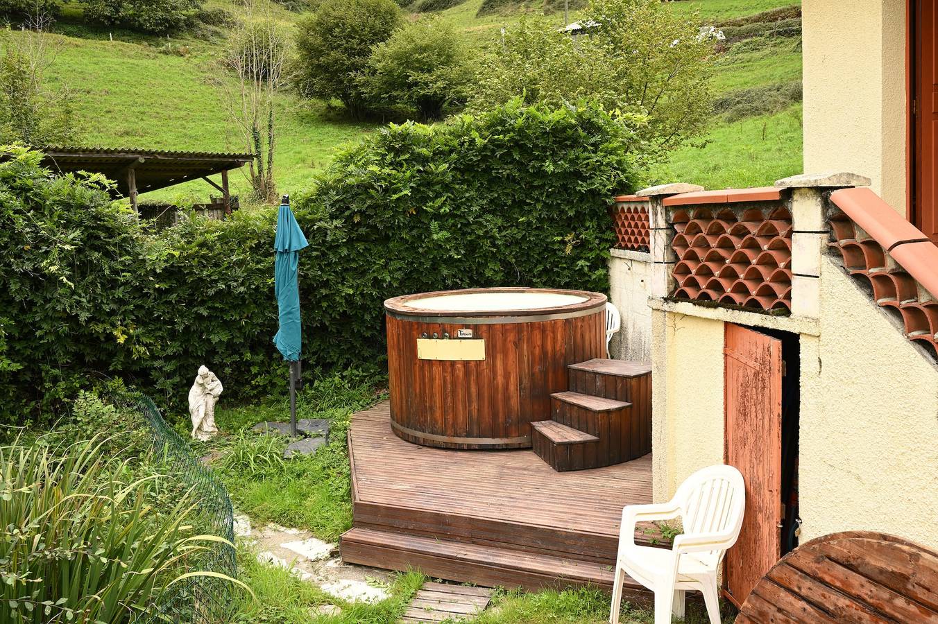 Vakantiehuis 'Sport Et Réconfort En Couserans' met Uitzicht op de Bergen, Privéterras en Wifi in Soulan, Parc naturel régional des Pyrénées ariégeoises