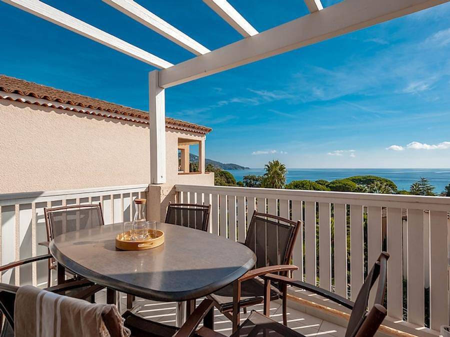 Pierre & Vacances Résidence L'Anse de Pramousquier - Wohnung 6 personen - Apartment 6 pers-1 Schlafzimmer+1 Schlafbereich-Terrasse oder Balkon-Meerblick-Südseite in Pramousquier, Le Lavandou