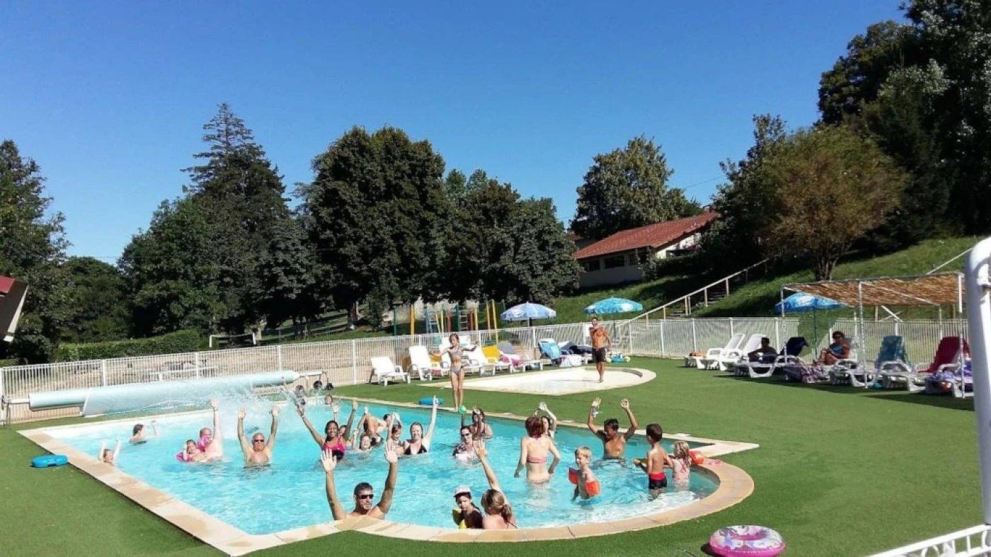 Zecamping 4* dog friendly avec club enfant piscine chauffée et tennis in Le Grand-Serre, Région de Valence