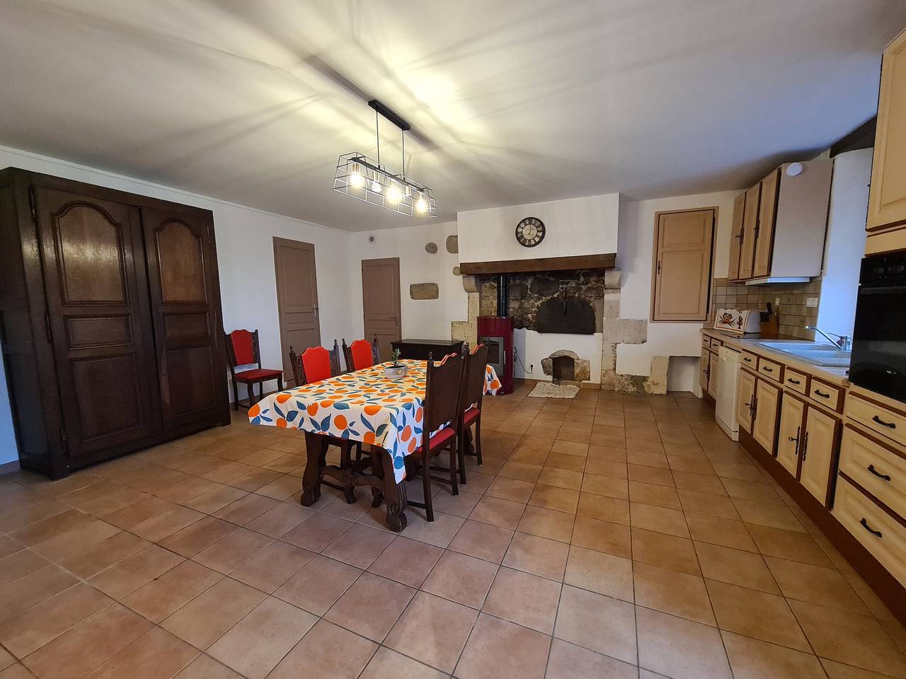 Maison individuelle près de la Châtre, jardin privé, jacuzzi in La Berthenoux, Région de La Châtre