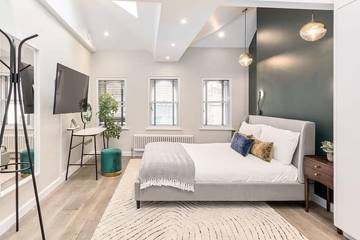 Apartment for 4 People in Chinatown, London, Photo 1