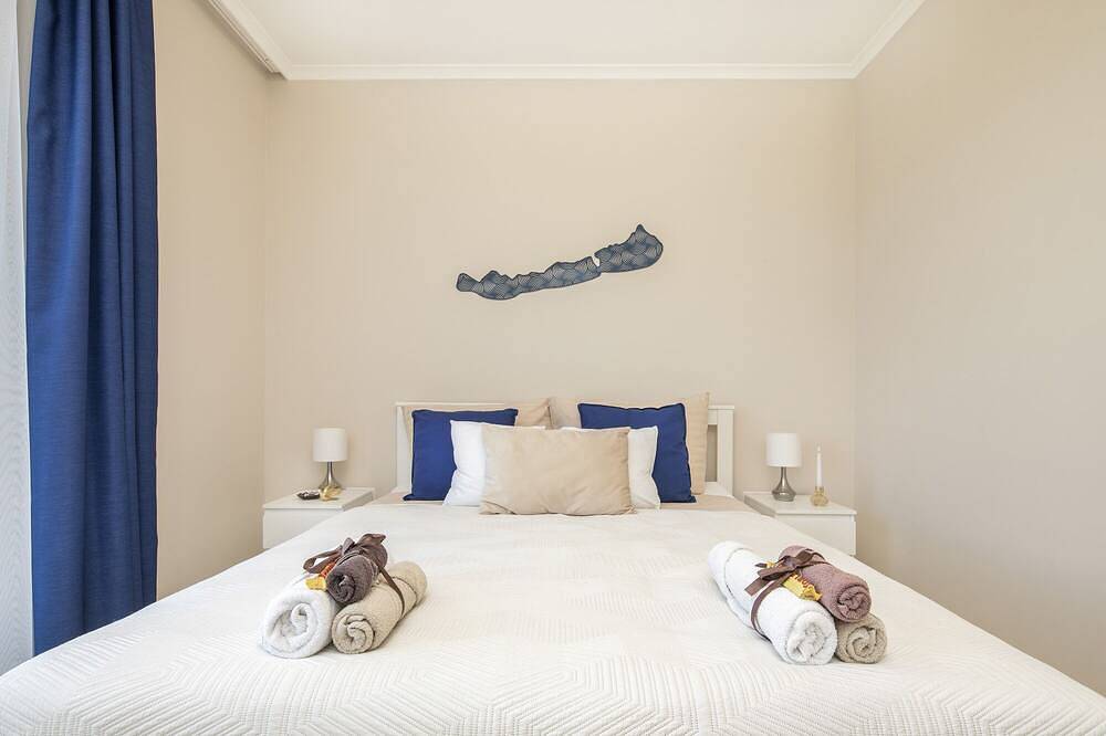 Ganze Wohnung, Elegant and cosy private house with garden close to lake Balaton. in Balatonakali, Balatonfüredi járás