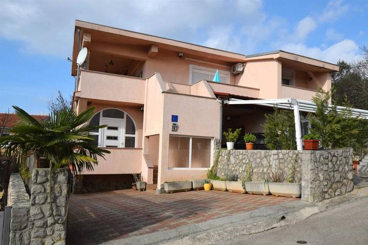 Ferienwohnung für 5 Personen, mit Balkon in Pinezici