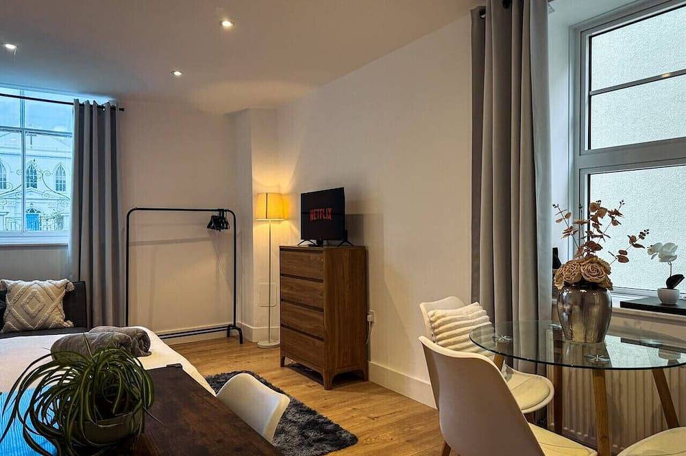Entire apartment, Lovely 1-Bed Home | Near Maidstone High Street in Kent