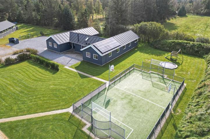 Ferienhaus für 24 Personen, mit Terrasse und Sauna sowie Whirlpool - 1