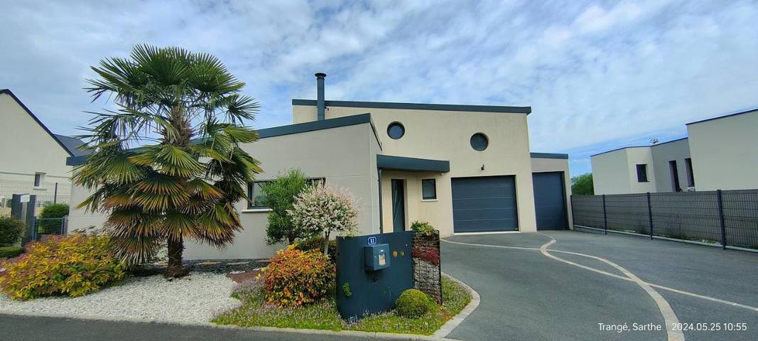 Gîte pour 2 personnes, avec jardin ainsi que vue et terrasse à Trangé