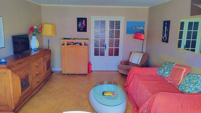 Gîte pour 7 personnes, avec jardin et vue, animaux acceptés à Bugeat