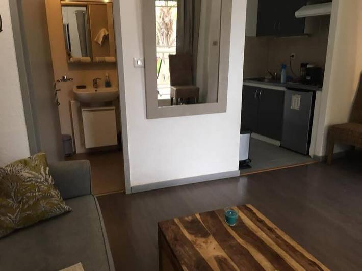 Gîte pour 4 personnes, avec terrasse ainsi que vue et piscine dans Plage de l'Hermitage - 4