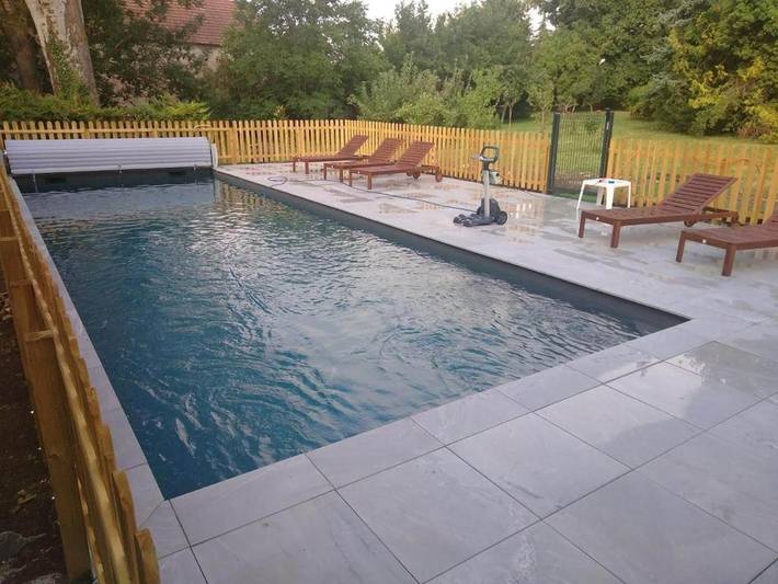 Location de vacances pour 15 personnes, avec vue et piscine ainsi que jardin et terrasse à Artonne - 3