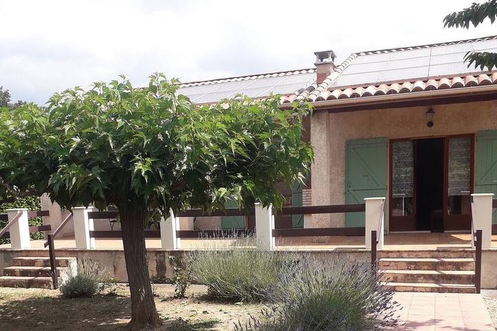 Location de vacances pour 6 personnes, avec jardin, animaux acceptés à Céreste