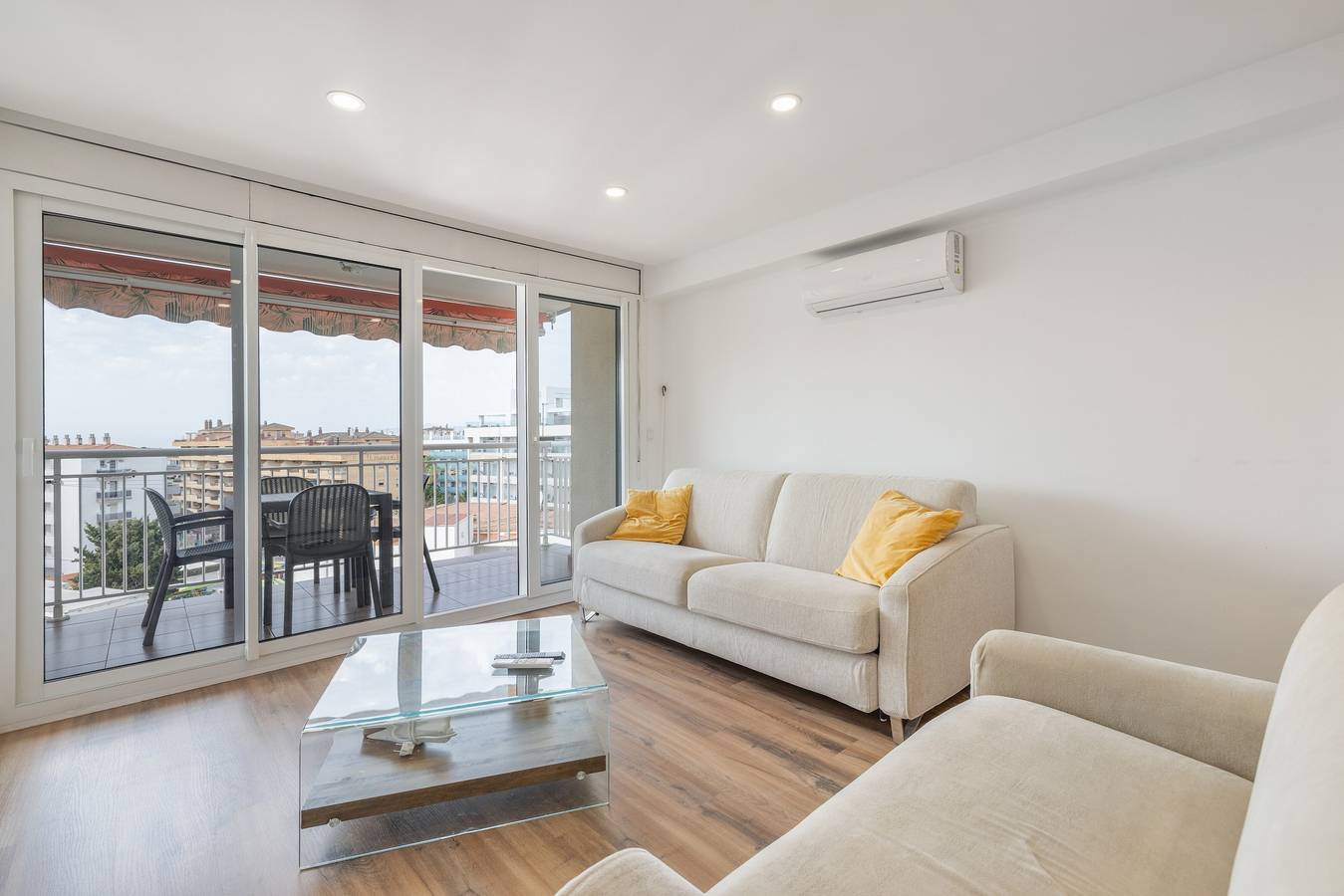 Apartamento luminoso con piscina, terraza y parking cerca de la playa en Salou in Salou, Costa Dorada