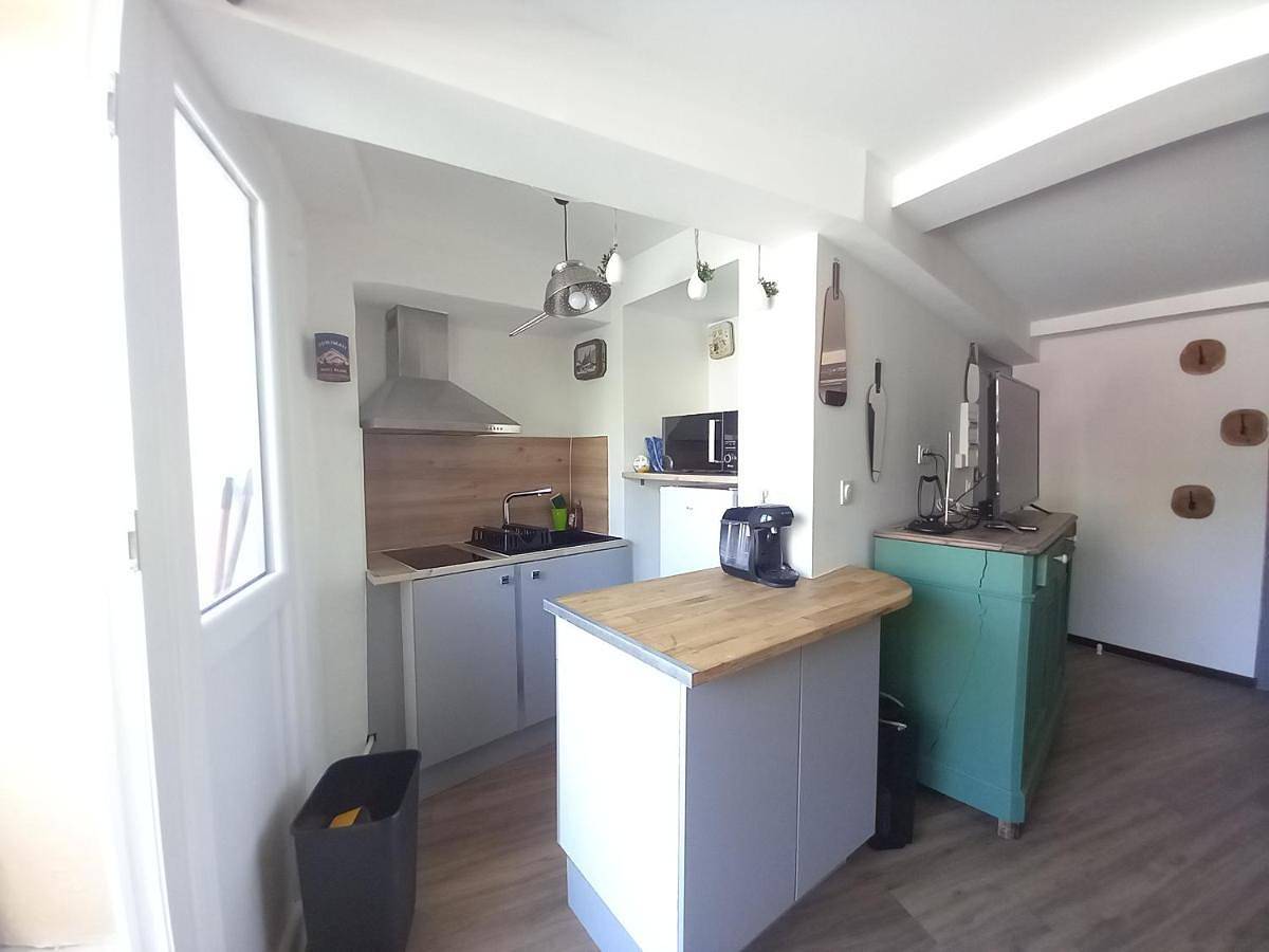 Appartement entier, T2 cosy avec terrasse privative in Clermont-l'Hérault, Région de Lodève