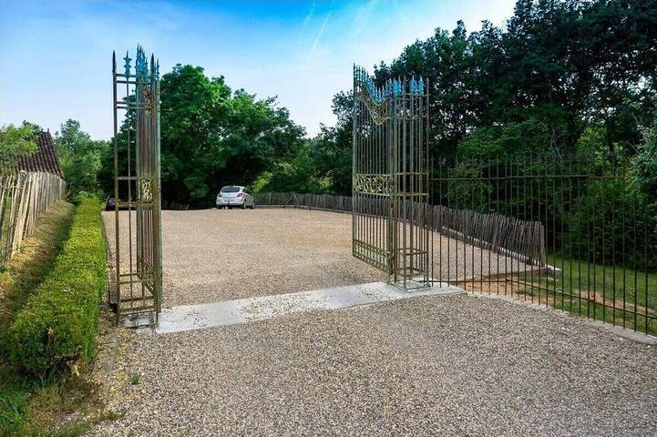 Old farmhouse renovated in a 3 hectares estate in Dordogne in Sourzac, Périgord Blanc