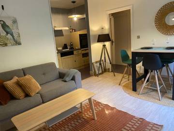 Location de vacances pour 4 personnes, avec piscine ainsi que vue et jardin à Chaumont-sur-Tharonne