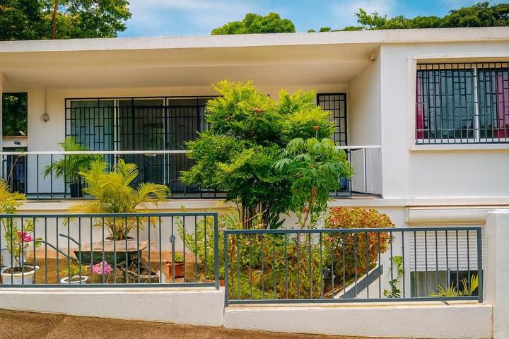 Location de vacances pour 6 personnes, avec jardin et vue, animaux acceptés à Saint-Claude (Guadeloupe)