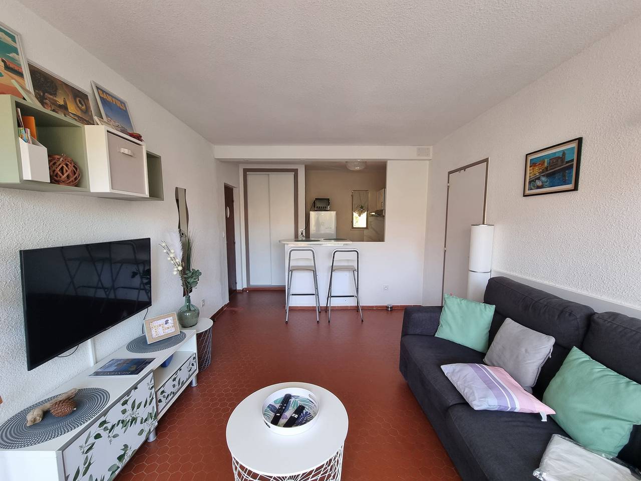 Entire apartment, T2 Apartment with Terrace and Private Parking near the Beach in La Côte Vermeille, Collioure