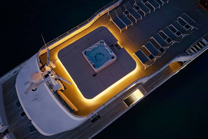 Barco para 26 personas con jacuzzi in Split, Condado de Split-Dalmacia