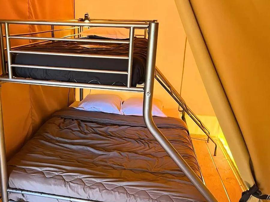 Camping Domaine des Chênes Blancs Pausado - Bungalow toilé 5 personnes - 3 Pièces 5 Personnes Sans Sanitaires in Saint-Saturnin-lès-Apt, Parc naturel régional du Luberon