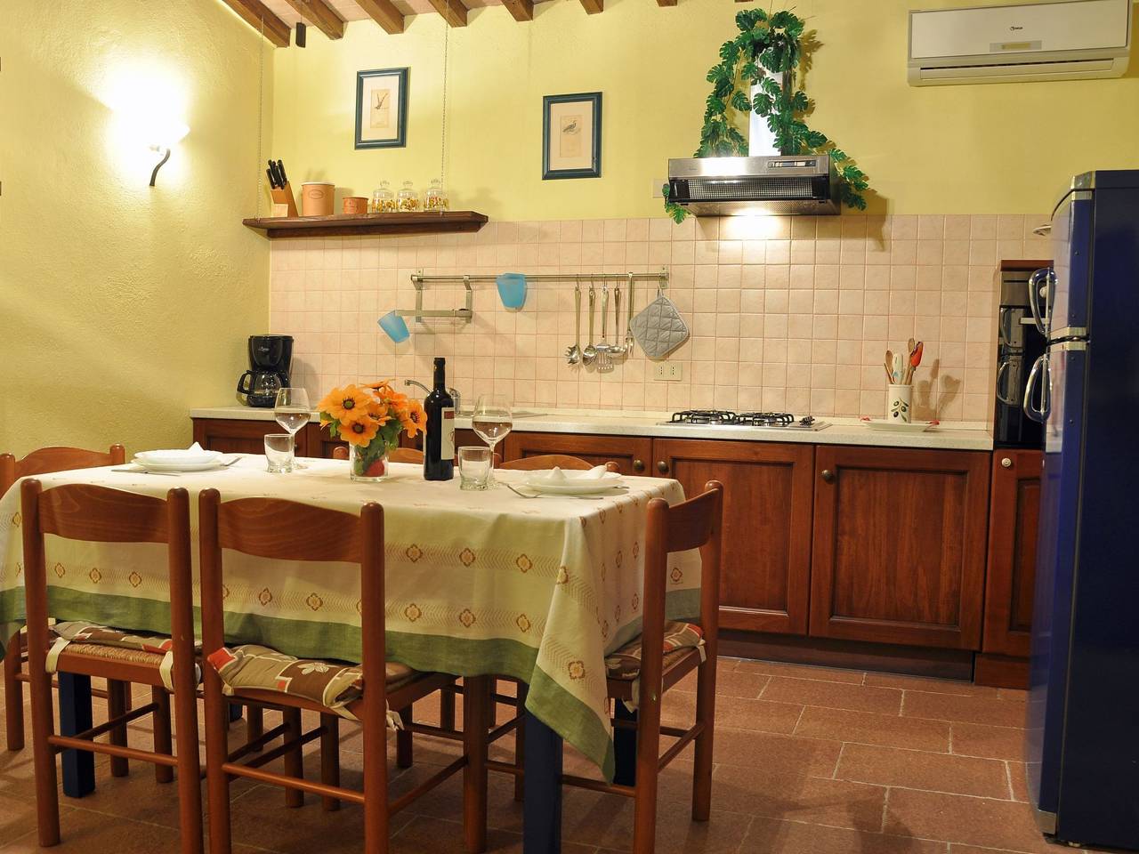 Pfirsichhaus mit Schwimmbad, Jacuzzi und privatem Garten in Castagneto Carducci, Côte des Étrusques