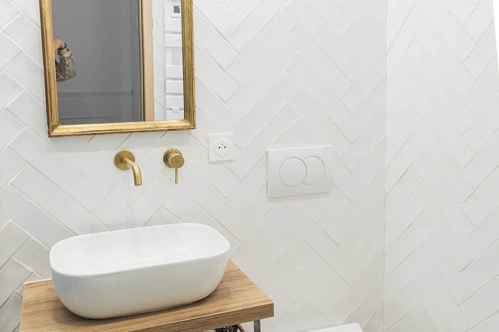 Apartamento entero, Furnished Design Studio 25m² - Direct access to La Défense in Louveciennes, Yvelines