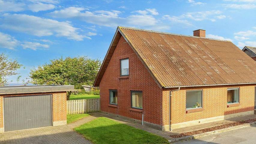 Ferieudlejning for 7 personer, med terrasse i Morsø