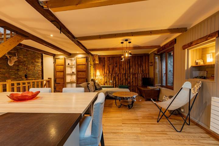Vakantiehuis 'Maison De Village' met privéterras in Orgeix, Franse Pyreneeën