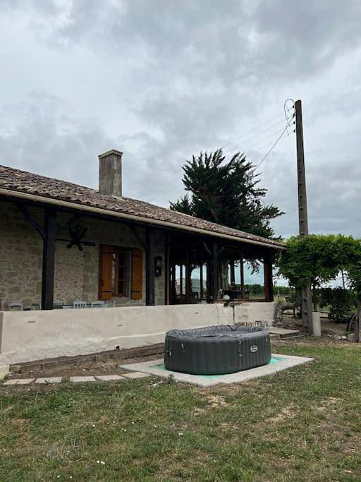 Location de vacances pour 6 personnes, avec jardin et vue à Virazeil - 4