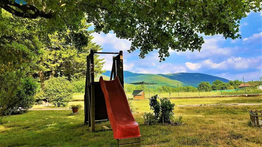 Casa vacanza per 3 persone, con giardino e panorama, con animali domestici in Massa Martana