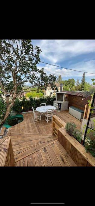 Location de vacances pour 5 personnes, avec Terrasse et Jardin à Pont-du-Navoy