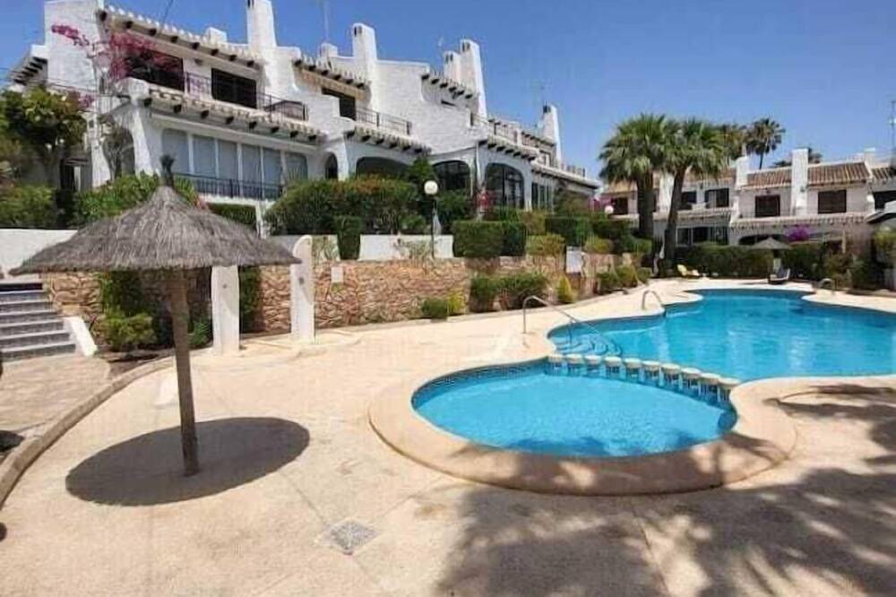Bungalow-Familiar-Baño Privado in Cabo Roig, Costa Blanca