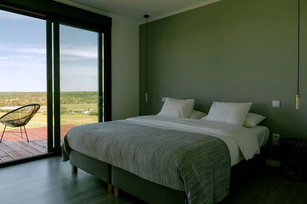 Monte Da Fifas Countryside house with a pool and a magnificent view over the dam in Montargil, Distrito de Portalegre