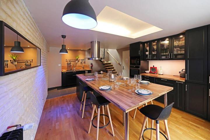 Appartement de vacances pour 7 personnes, avec Balcon et Terrasse ainsi que Jardin et Piscine
