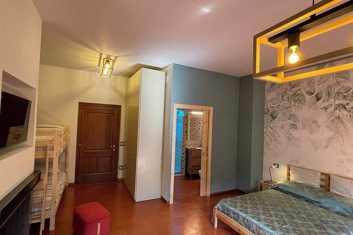 Ganze Wohnung, Le Balze Open Space with Private Garden in Villa with Park and Pool in Perugia, Perugia Provinz