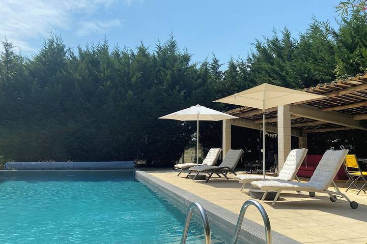 Chambre d’hôte pour 4 personnes, avec Jardin et Piscine à Eyragues