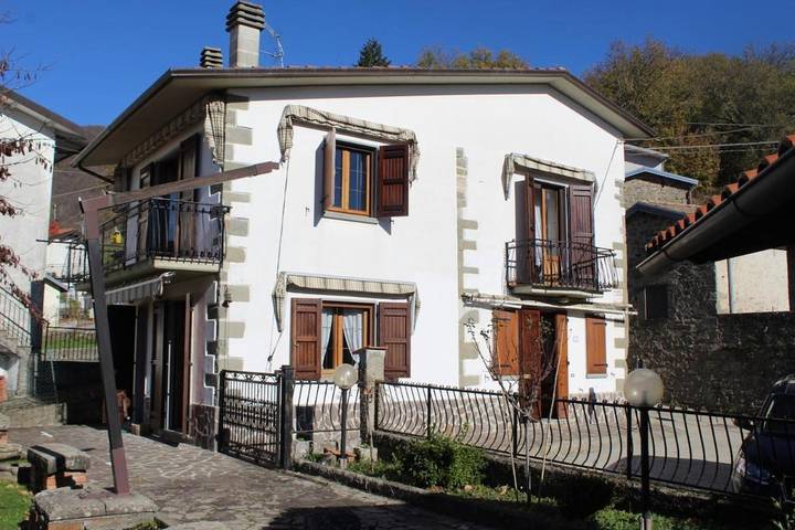 Casa vacanza per 6 persone, con giardino e panorama a Fivizzano