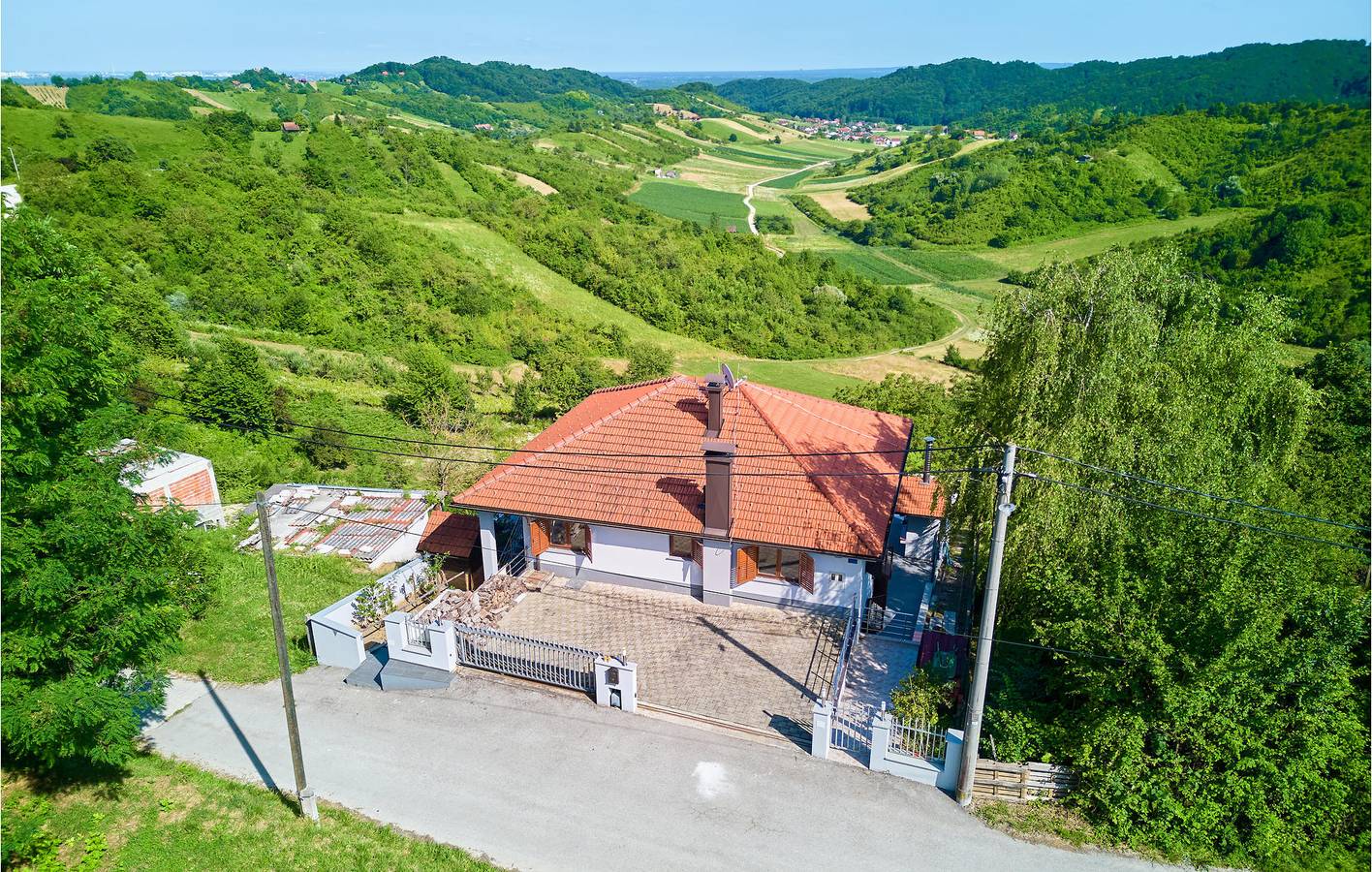 Charmant appartement van 120 m² met zwembad, terras en barbecue! in Zagreb en omgeving
