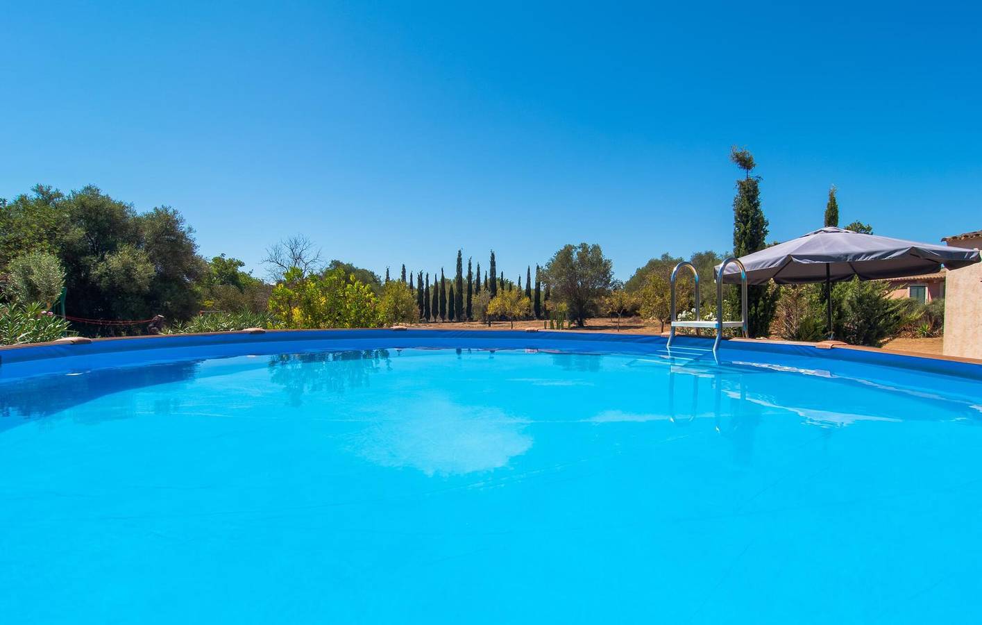 Sonnige Terrassen-Pool-Wohnung mit Küche & WiFi in Llucmajor, Mallorca Süden