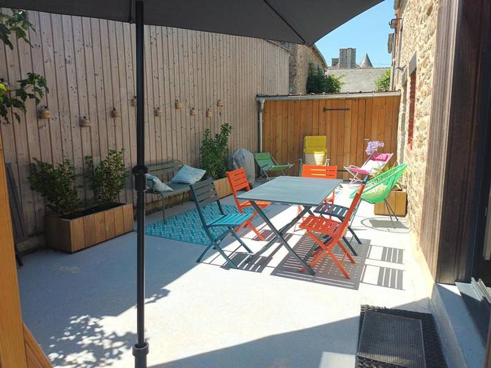Location de vacances pour 8 personnes, avec Balcon ainsi que Terrasse et Jardin dans Office De Tourisme De Lancieux