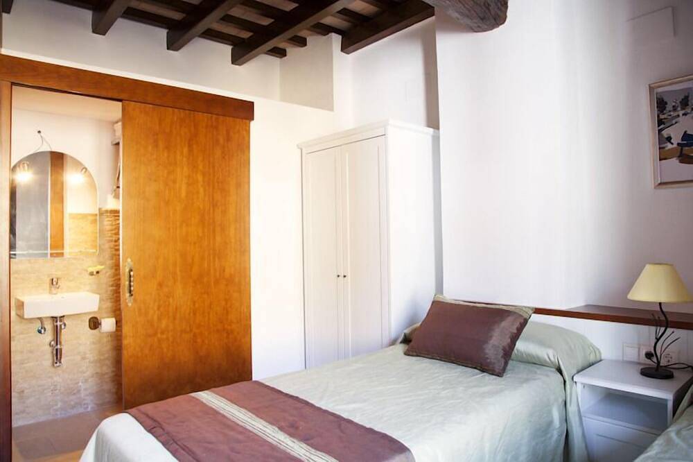 Entire house in beautiful landmark in Distrito Centro (Córdoba), Cordoba